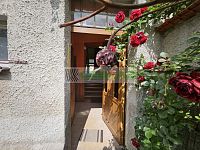 Prodej řadového rodinného domu ve vynikající lokalitě Českých Budějovic - Vstup na zahradu