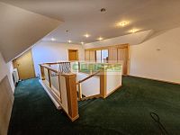 Prodej luxusního domu v Suchém Vrbném České Budějovice – 400 m², zahrada a bazén, pozemek 1734 m² - Galerie v podkroví