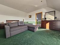 Prodej luxusního domu v Suchém Vrbném České Budějovice – 400 m², zahrada a bazén, pozemek 1734 m² - Pracovna podkroví