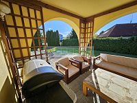 Prodej luxusního domu v Suchém Vrbném České Budějovice – 400 m², zahrada a bazén, pozemek 1734 m² - První venkovní terasa