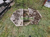 Stavební pozemek o výměře 415 m² ve středu Kamenného Újezdu s možností koupě vedlejší nemovitosti - Na pozemku se nachází studna, která není využívaná.