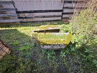 Stavební pozemek o výměře 415 m² ve středu Kamenného Újezdu s možností koupě vedlejší nemovitosti - Na pozemku se nachází studna, která není využívaná.