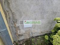 Stavební pozemek o výměře 415 m² ve středu Kamenného Újezdu s možností koupě vedlejší nemovitosti - Přípojka elektro.