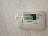 Rodinný dům s velkým potenciálem a navazujícím stavebním pozemkem v srdci Kamenného Újezdu! - Termostat k plynovému kotli