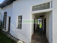 Rodinný dům s garáží, hospodářskými budovami a velkou navazující zahradou v srdci Kamenného Újezdu! - Průchod přes navazující budovy do zahrady