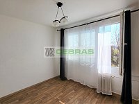 Byt 2+kk se šatnou a balkonem, na klidném místě, kousek od centra města, řeky Vltavy a cyklostezky! - Samostatný pokoj