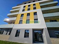 Luxusní 2+kk s terasou, sklepem na patře a dvěma garážovými stáními. Branišovská Č. Budějovice - Dům