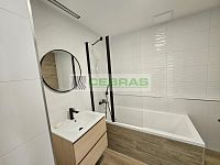 Luxusní 2+kk s terasou, sklepem na patře a dvěma garážovými stáními. Branišovská Č. Budějovice - Koupelna s vanou
