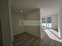 Luxusní 2+kk s terasou, sklepem na patře a dvěma garážovými stáními. Branišovská Č. Budějovice - Místnost o odděleným prostorem