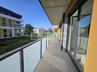 Luxusní 2+kk s terasou, sklepem na patře a dvěma garážovými stáními. Branišovská Č. Budějovice - Terasa