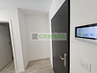 Luxusní 2+kk s terasou, sklepem na patře a dvěma garážovými stáními. Branišovská Č. Budějovice - Vstup