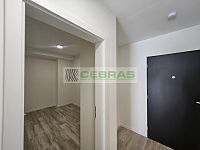 Luxusní 2+kk s terasou, sklepem na patře a dvěma garážovými stáními. Branišovská Č. Budějovice - Vstupní chodba se šatnou