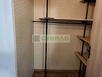 Pěkný byt 2+kk se šatnou a balkonem, v oblíbené části ČB u řeky Vltavy a cyklostezky! - Praktická a prostorná komora se nachází za vstupními dveřmi