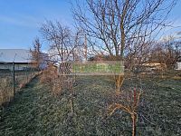 Oplocená zahrada se studnou České Budějovice 4 (U Sirkárny) v dosahu MHD. - Pohled