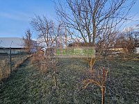 Oplocená zahrada se studnou České Budějovice 4 (U Sirkárny) v dosahu MHD. - Pohled