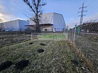 Oplocená zahrada se studnou České Budějovice 4 (U Sirkárny) v dosahu MHD. - Pohled