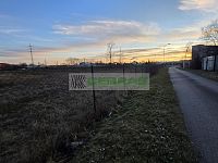 Oplocená zahrada se studnou České Budějovice 4 (U Sirkárny) v dosahu MHD. - Příjezd