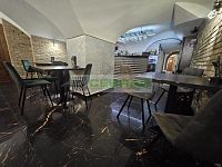 Restaurace a zahrádka na rohu náměstí P. Otakara II. - Restaurace