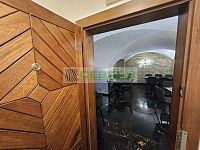 Restaurace a zahrádka na rohu náměstí P. Otakara II. - Vstup