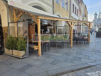 Restaurace a zahrádka na rohu náměstí P. Otakara II. - Zahrádka na náměstí