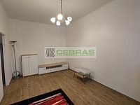 Pronájem částečně zařízeného zděného bytu 1+1 s možností užívání zahrady, v ulici Matice školské ČB. - Samostatný pokoj je částečně vybavený nábytkem