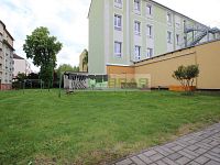 Pronájem částečně zařízeného zděného bytu 1+1 s možností užívání zahrady, v ulici Matice školské ČB. - Zahrada ve vnitrobloku je k užívání