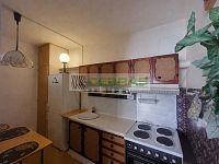 Byt 2+ kk s komorou a sklepem o výměře 39 m2, v samostatně stojícím panelovém domě ČB 2. - Kuchyň ve vintage stylu