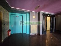 Nebytové prostory s výhledem na náměstí a výtahem, 140 m2 náměstí P. Otakara II - Výtah a vstup