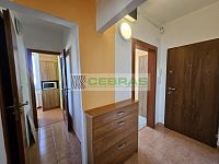 Pronájem útulného zajímavě řešeného bytu 2+1 s lodžií, jídelnou a komorou v ulici Průběžná, ČB3. - Vstupní chodba