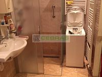 Pronájem bytu 3+1, 60 m², Kmochova, Olomouc – Nová Ulice - Koupelna se sprchovým koutem