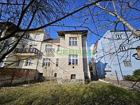 Prvorepubliková vila se zahradou v jedné z nejžádanějších částí Českých Budějovic. - Pohled na dům ze zahrady