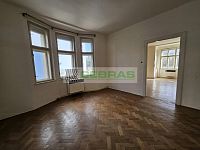 Prvorepubliková vila se zahradou v jedné z nejžádanějších částí Českých Budějovic. - Pokoj s ložnicí