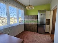 Pronájem útulného zajímavě řešeného bytu 2+1 s lodžií, jídelnou a komorou v ulici Průběžná, ČB3. - Jídelna