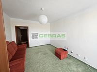 Pronájem útulného zajímavě řešeného bytu 2+1 s lodžií, jídelnou a komorou v ulici Průběžná, ČB3. - Obývací pokoj