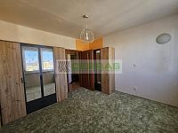 Pronájem útulného zajímavě řešeného bytu 2+1 s lodžií, jídelnou a komorou v ulici Průběžná, ČB3. - Samostatný pokoj se skříněmi