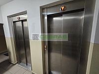 Pronájem útulného zajímavě řešeného bytu 2+1 s lodžií, jídelnou a komorou v ulici Průběžná, ČB3. - Výtahy