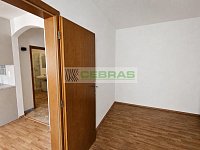 Byt 2 + kk s výtahem a zahradou ve zděném domě v centru Českých Budějovic. - Ložnice vymalovaná.jpg