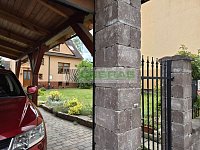 Městský dům v žádané lokalitě širšího centra Č. Budějovic 7 se zahradou, terasou a krytým parkováním - Parkování