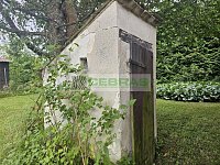 Stavební pozemek 756 m² u Lipenské přehrady se stávající rekreační chalupou. - Zázemí