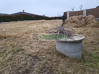 Dlouhodobý pronájem pozemku (zahrady) na Srubci! Se studní a kapličkou! Výměra 1  070 m2. - Studna 6,5 m