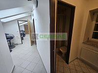Pronájem nebytového prostoru 160 m² na náměstí – České Budějovice - Zázemí