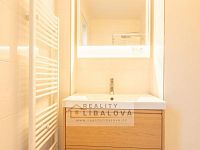 Pronájem 2+1 - 1. patro, OV, 61m2, Ústí nad Labem - Klíše, Gočárova - byt3_prvni_patro_koupelna2.jpg