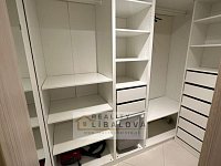 Pronájem 1+kk se zahrádkou, OV, 37 m2, Praha, Stodůlky, Toufarova - šatna.jpg