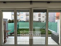 Pronájem 1+kk se zahrádkou, OV, 37 m2, Praha, Stodůlky, Toufarova - terasa.jpg