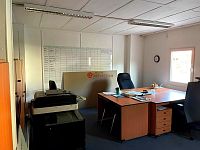 Ideální zázemí pro stavební a logistické společnosti – pronájem kanceláří  Hradec Králové, Třebeš - Fotka 8