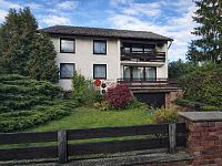 Dvougenerační dům se zahradou a terasami – klidná slepá ulice, 2 samostatné byty