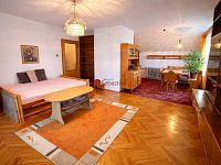 Dvougenerační dům se zahradou a terasami – klidná slepá ulice, 2 samostatné byty - Fotka 30