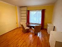 Dvougenerační dům se zahradou a terasami – klidná slepá ulice, 2 samostatné byty - Fotka 4