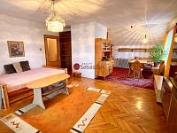 Dvougenerační dům se zahradou a terasami – klidná slepá ulice, 2 samostatné byty - Fotka 9