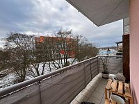 Pronájem moderního bytu 2+kk s balkonem, garážovým stáním a sklepem - Fotka 11